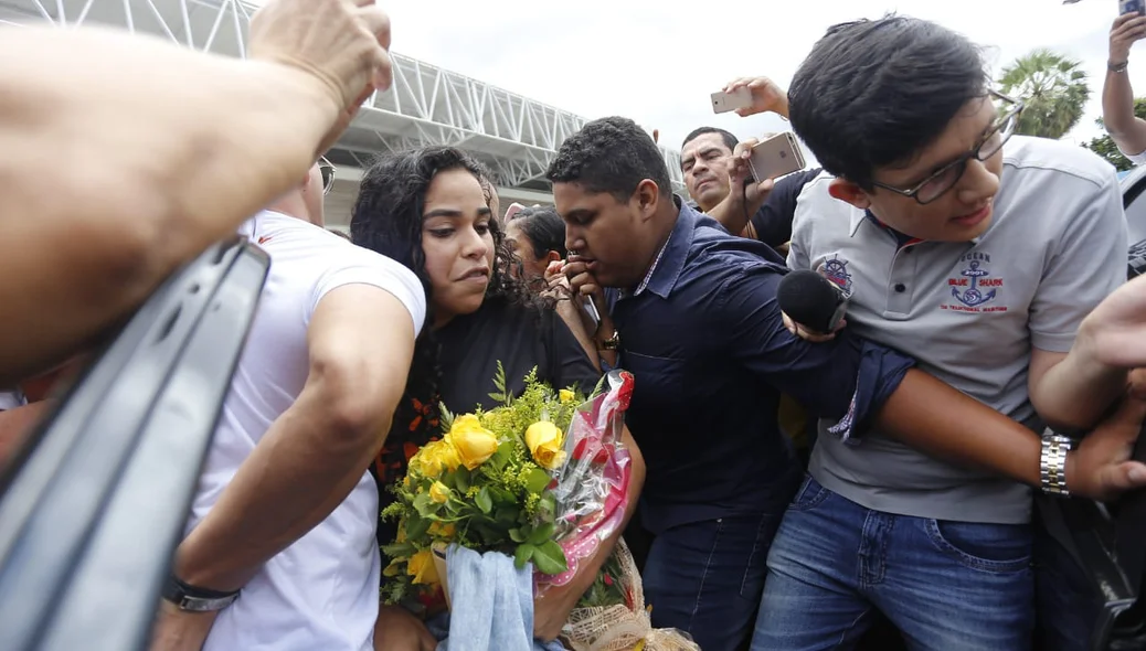 Elana desembarca no aeroporto de Teresina