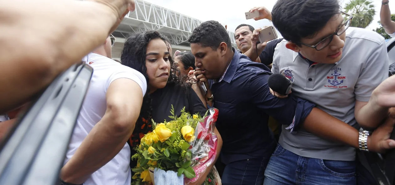 Elana desembarca no aeroporto de Teresina
