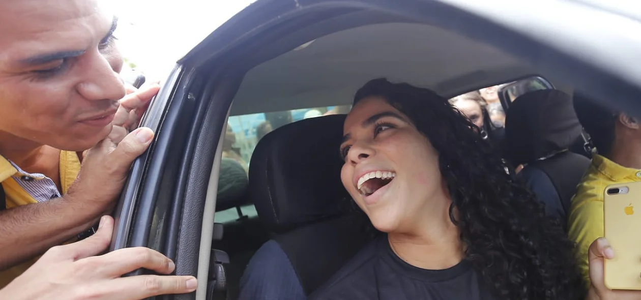 Ex-BBB Elana Valenária desembarca em Teresina