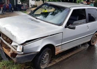 Fiat Uno conduzido pelo autuado