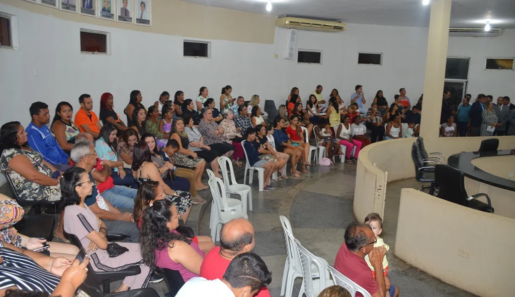 Público lota galerias da Câmara