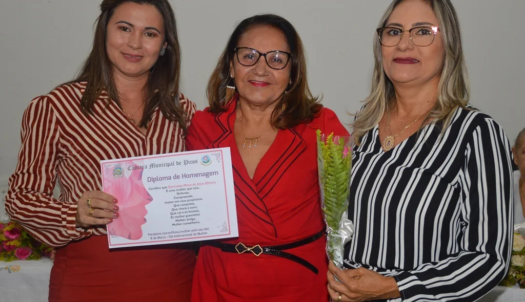 Vereadoras Valdívia e Dalva Mocó com homenageada