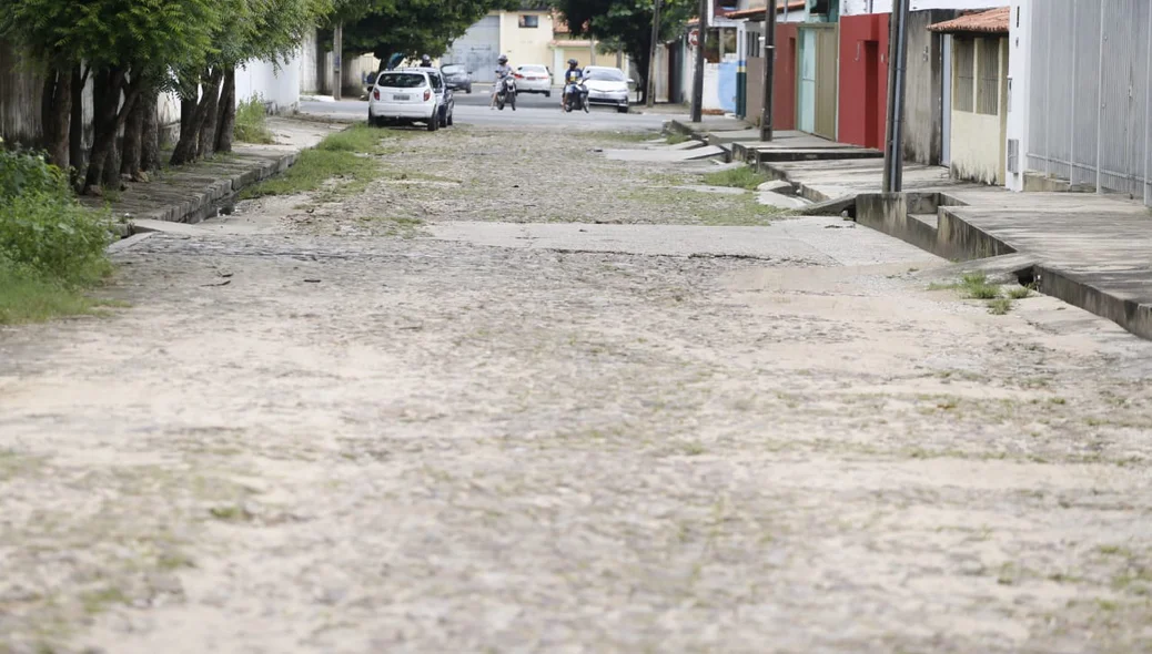 Calçamento de rua do bairro Saci