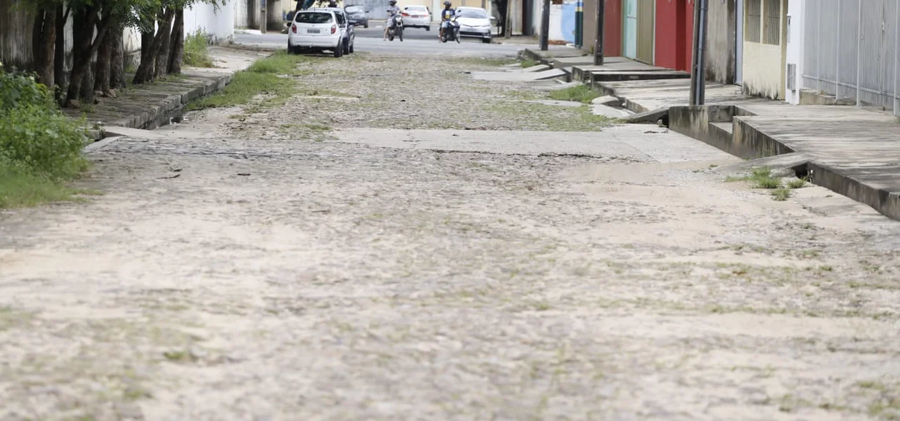 Calçamento de rua do bairro Saci