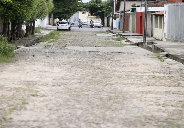 Calçamento de rua do bairro Saci