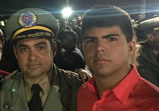 Jorge Brenno Santos ao lado do pai, tenente-coronel Jorge Neto