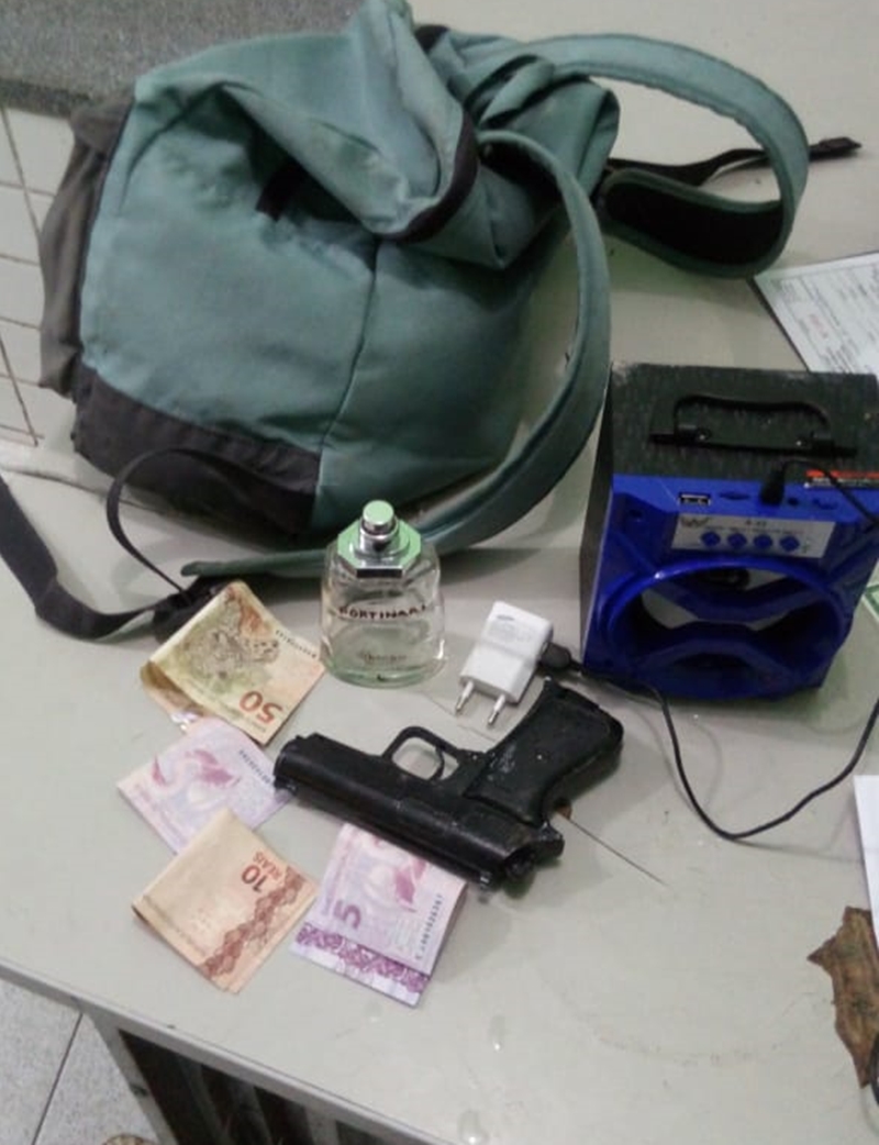 Objetos encontrados com Tiago Veras