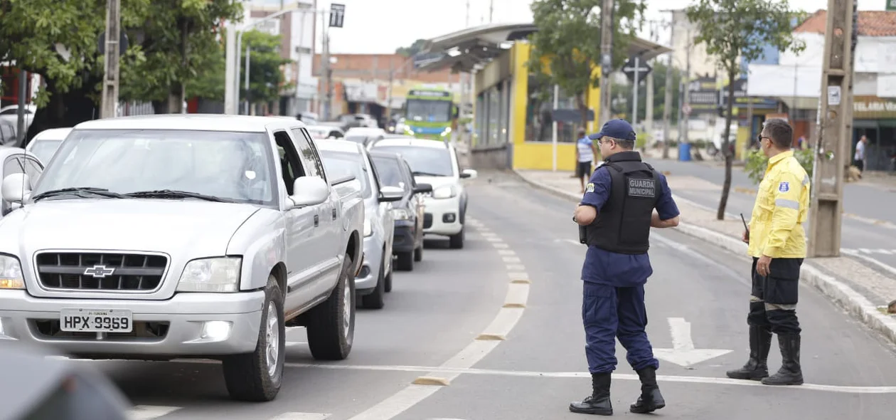 Strans também esteve no local do acidente