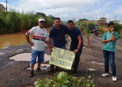 Manifestantes na BR 316 na zona sul de Teresina