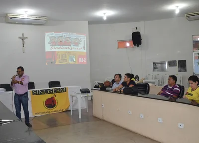 Advogado comanda assembleia do Sindserm