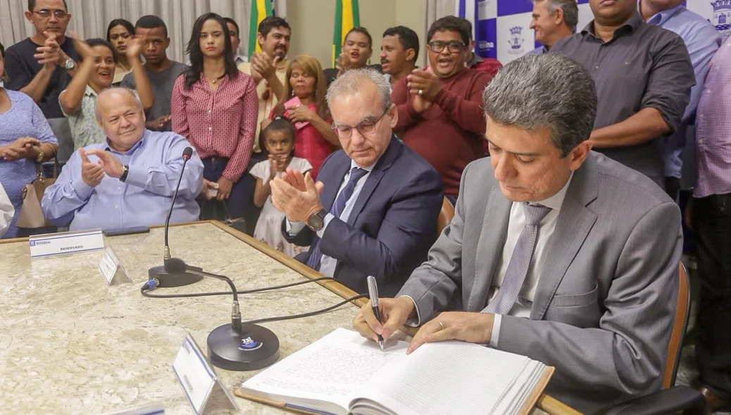 Caio Bucar é empossado na Eturb
