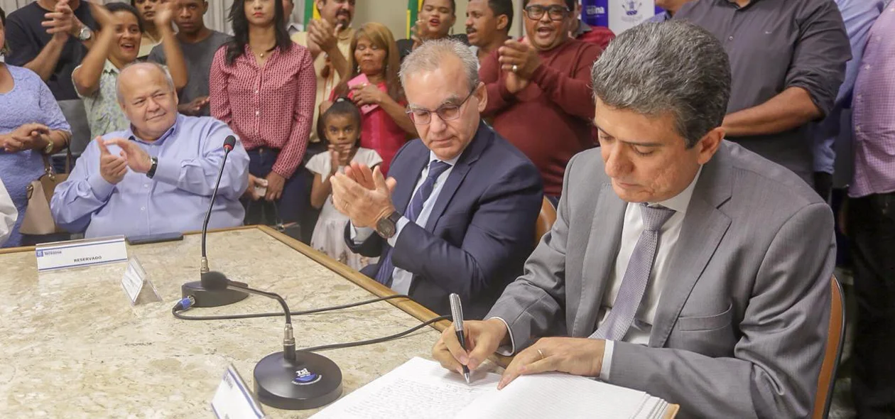 Caio Bucar é empossado na Eturb