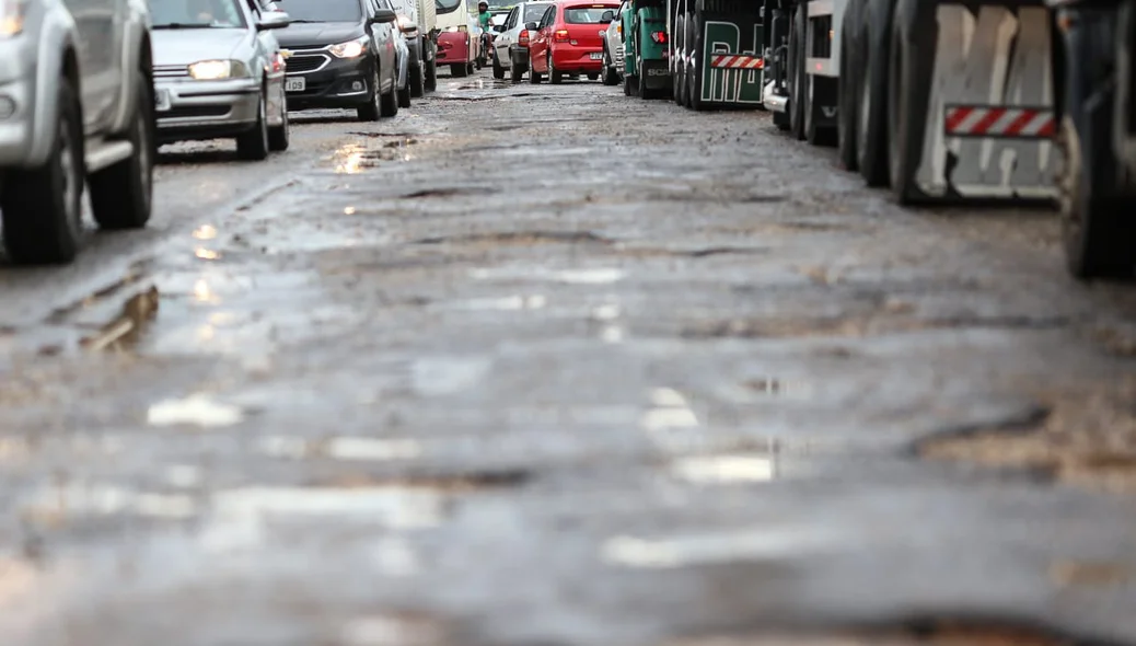 Fila de carros na BR 316