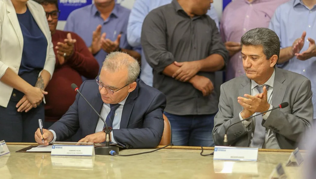 Firmino Filho empossa Caio Bucar na Eturb