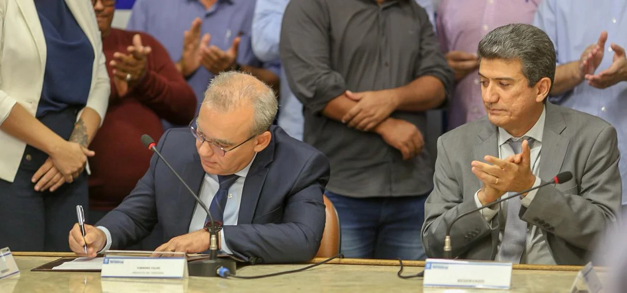 Firmino Filho empossa Caio Bucar na Eturb