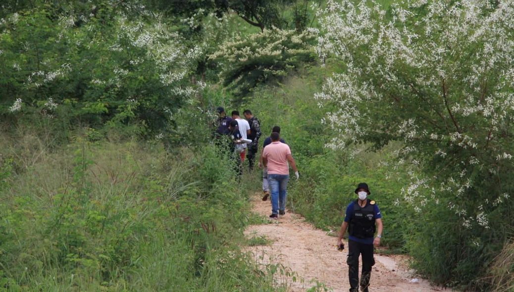 Local onde o corpo foi encontrado por populares