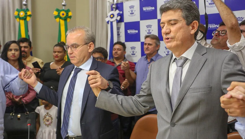 Momento de prece durante a posse de Bucar na Eturb