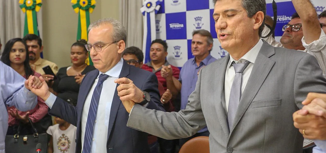Momento de prece durante a posse de Bucar na Eturb