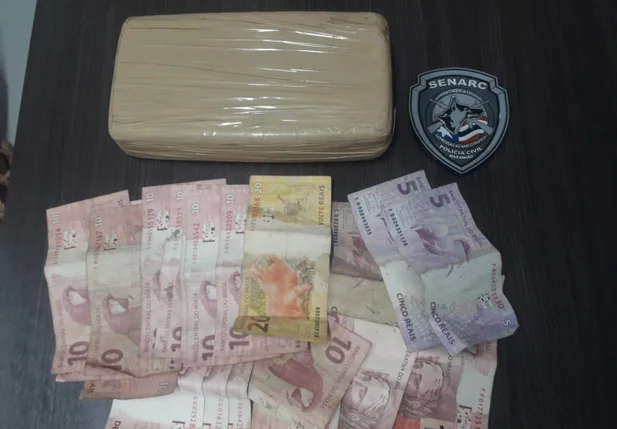 Material encontrado com a acusada