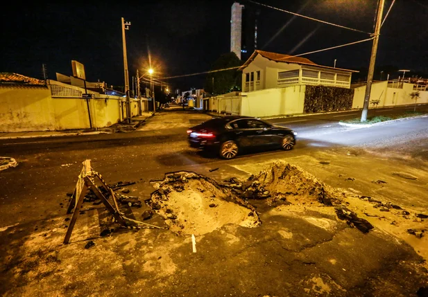 Cratera se abre na Avenida Ininga na zona leste de Teresina