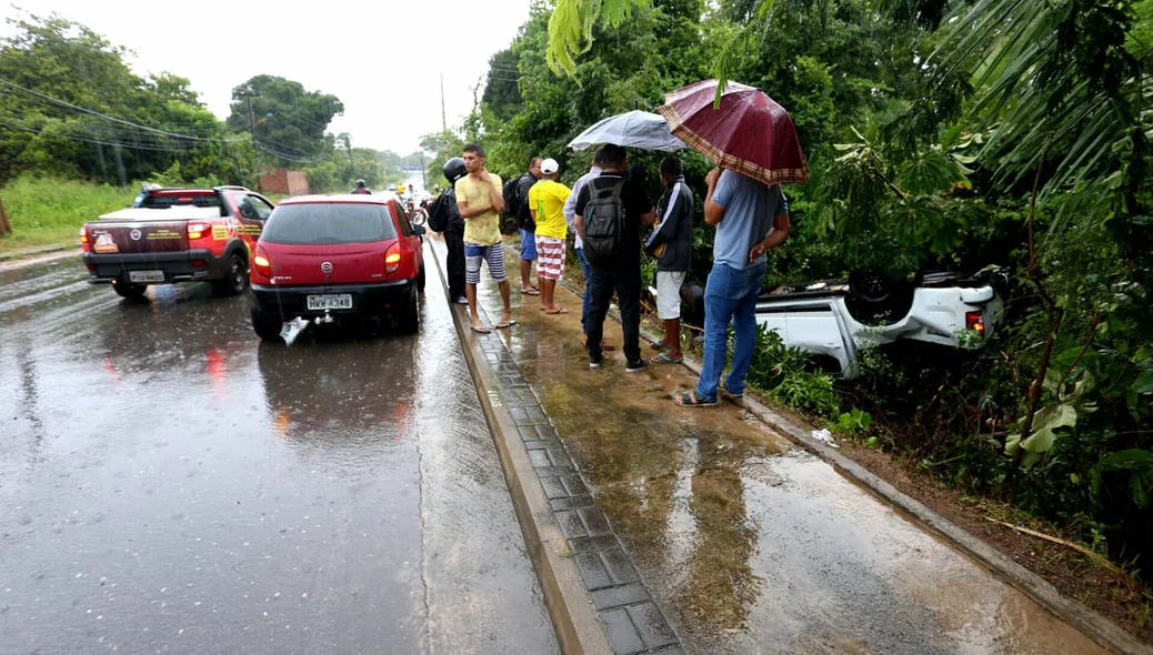 Acidente aconteceu na Avenida Josué de Moura Santos