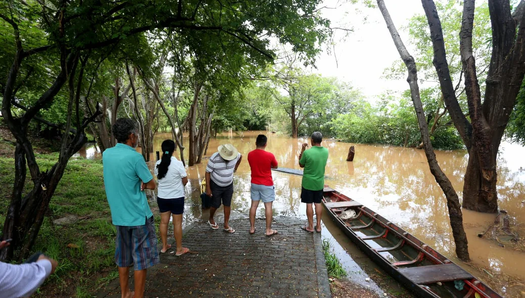 Água invadiu Encontro dos Rios em Teresina