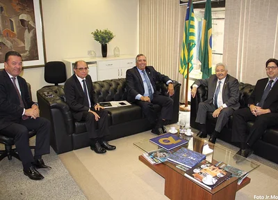 Senador Elmano Férrer se reúne com presidente da Chesf