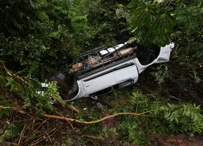 Veículo capotou na zona leste de Teresina