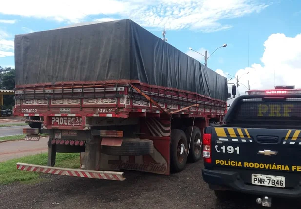 Veículo e carga foram apreendidos