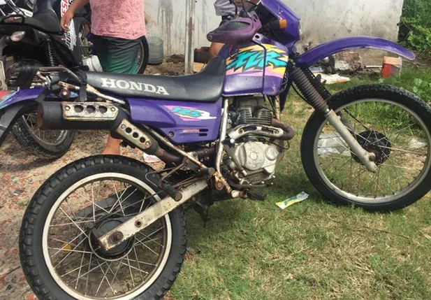 Adriano Gomes é suspeito de furtar uma motocicleta