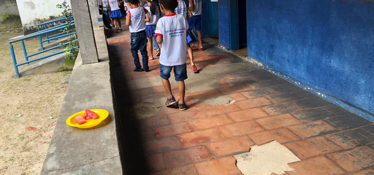 Creche Monsenhor Mario Meneses, em Barras