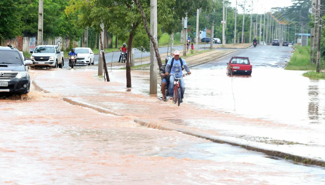 Trecho alagado na avenida Presidente kennedy