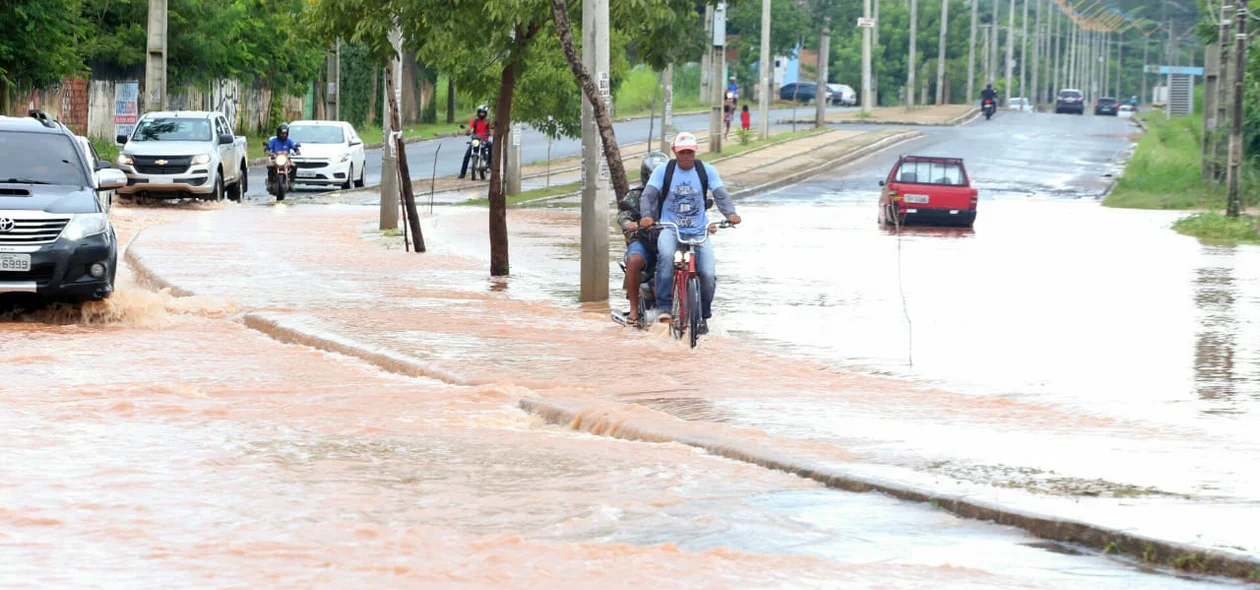 Trecho alagado na avenida Presidente kennedy