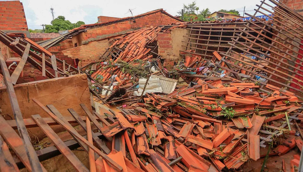 Casa destruída após enxurrada no Parque Rodoviário