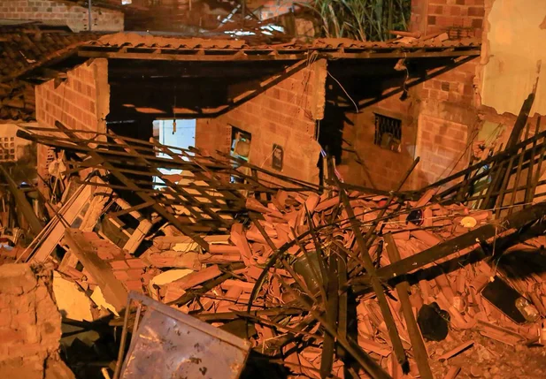 Casas destruídas em Teresina