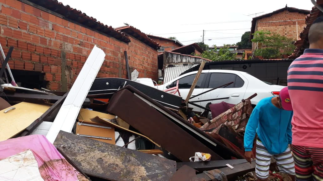 Casas destruídas no Parque Rodoviário 