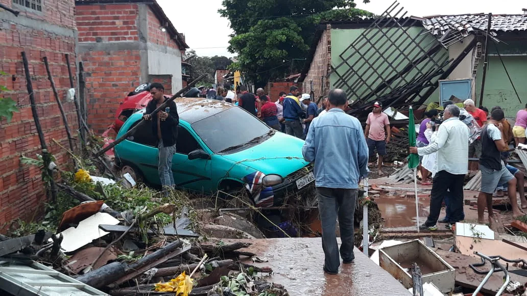 Enxurrada destruiu casas no Parque Rodoviário 