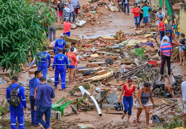 Destruição no Parque Rodoviário após enxurrada em Teresina