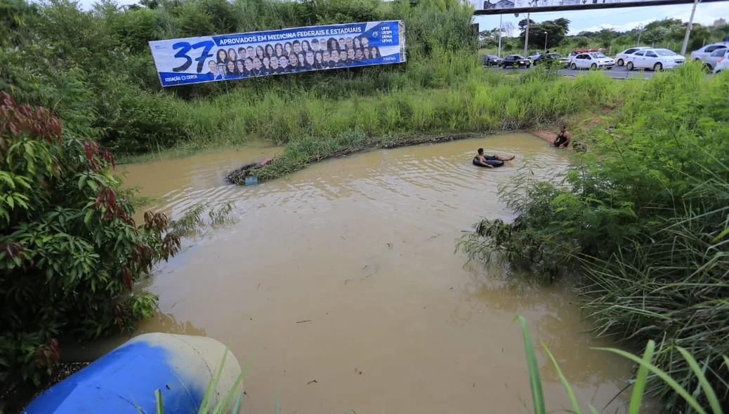 Lagoa fica próxima à Avenida dos Ipês