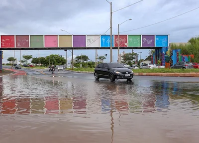 Água chegou na avenida