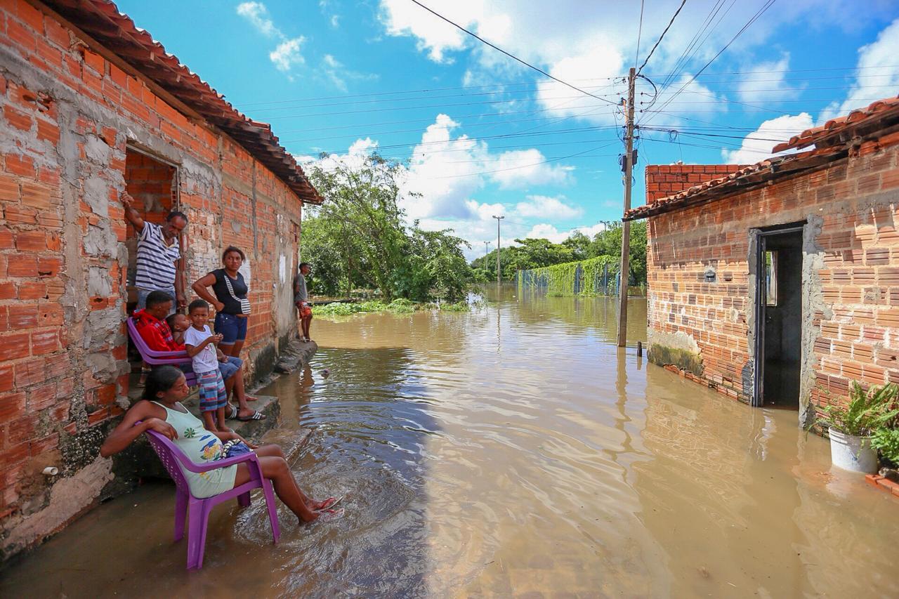 Água invadiu casas no bairro Água Mineral 