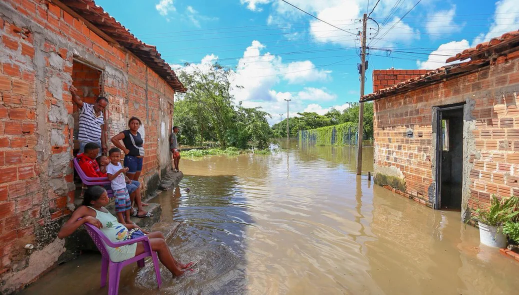 Água invadiu casas no bairro Água Mineral 