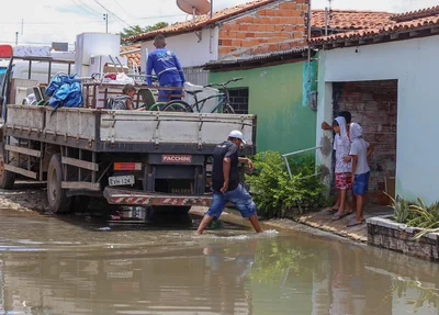 Famílias desabrigadas no loteamento Vila Verde