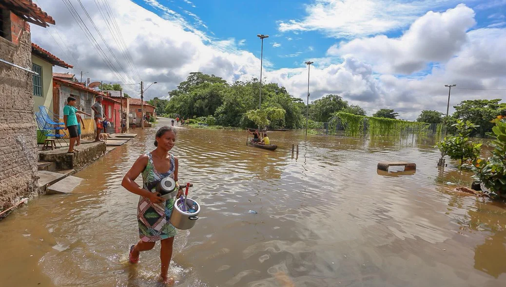 Rio começa a invadir ruas e preocupa moradores 
