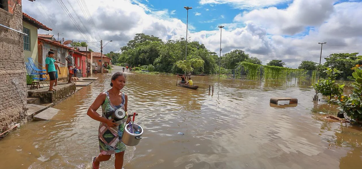 Rio começa a invadir ruas e preocupa moradores 