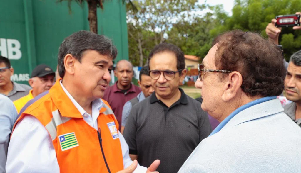 Wellington Dias conversa com o prefeito Mão Santa