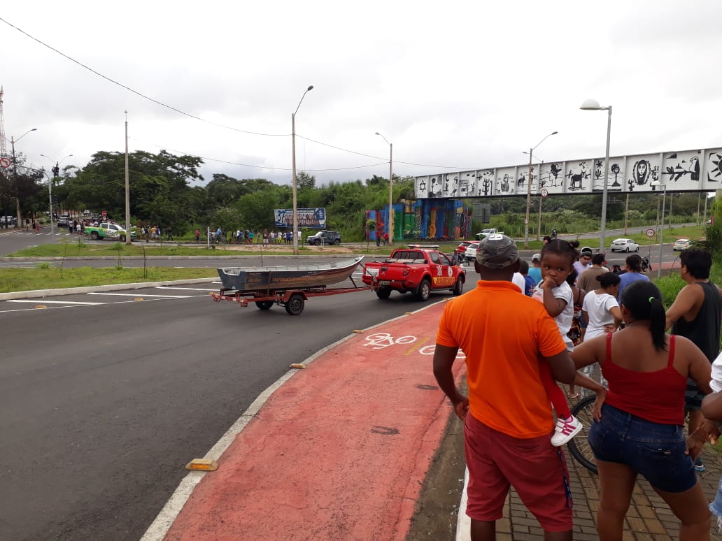 Muitos curiosos na região