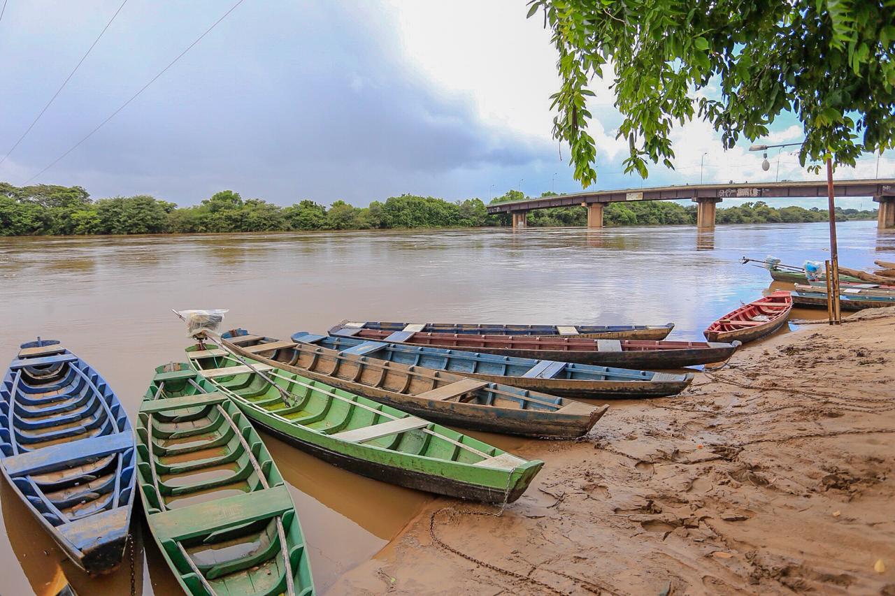 Canoas nas margens do Rio Poti