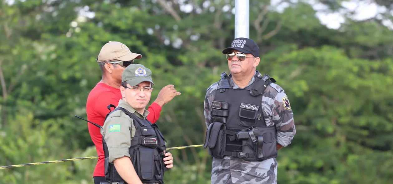 Polícia Militar no local onde o corpo do pescador foi encontrado