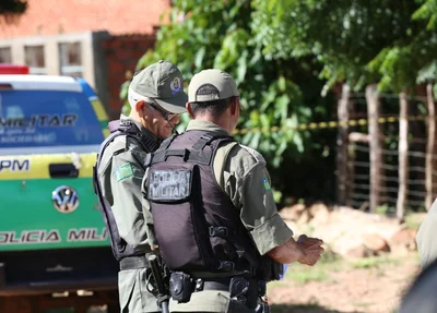 Policiais militares no local da ocorrência